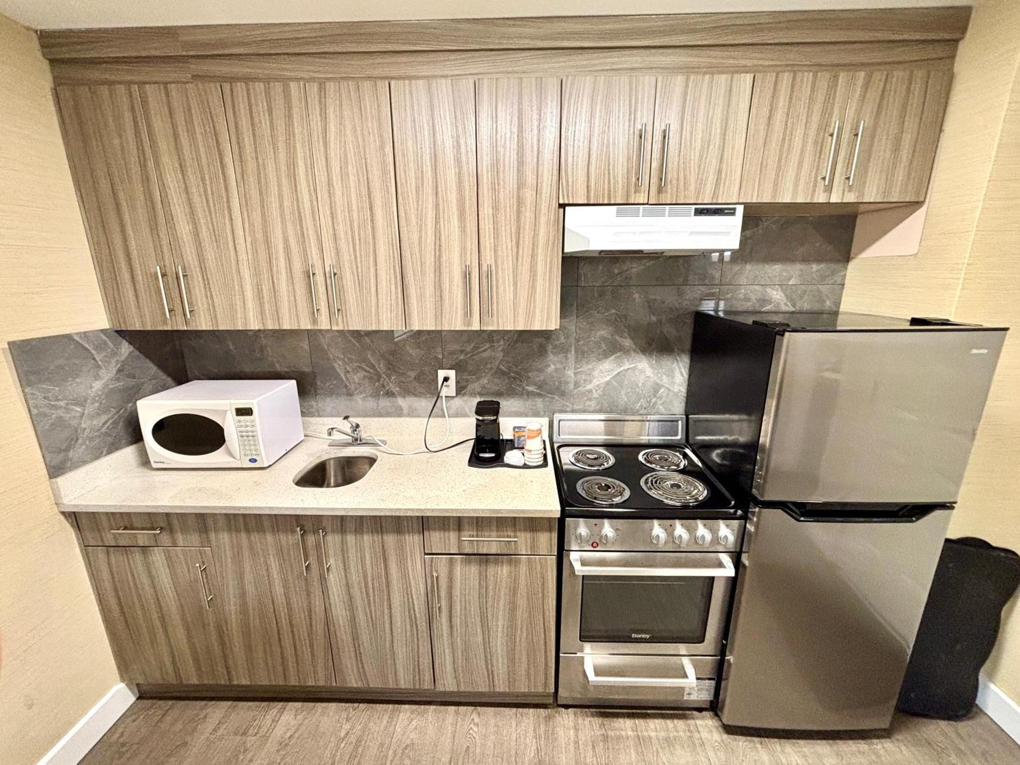 Rodeway Inn & Suites Kamloops Luaran gambar