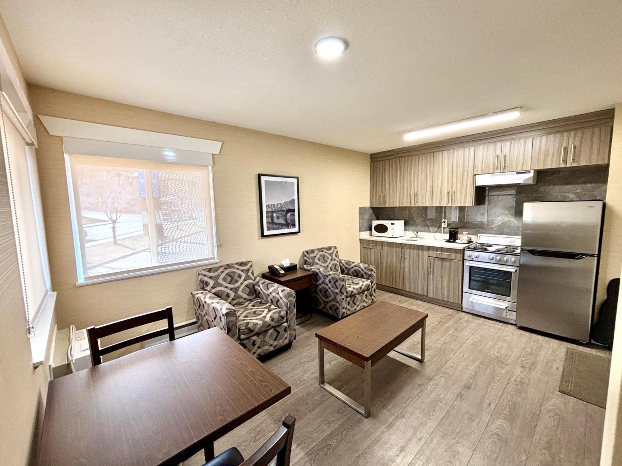 Rodeway Inn & Suites Kamloops Luaran gambar