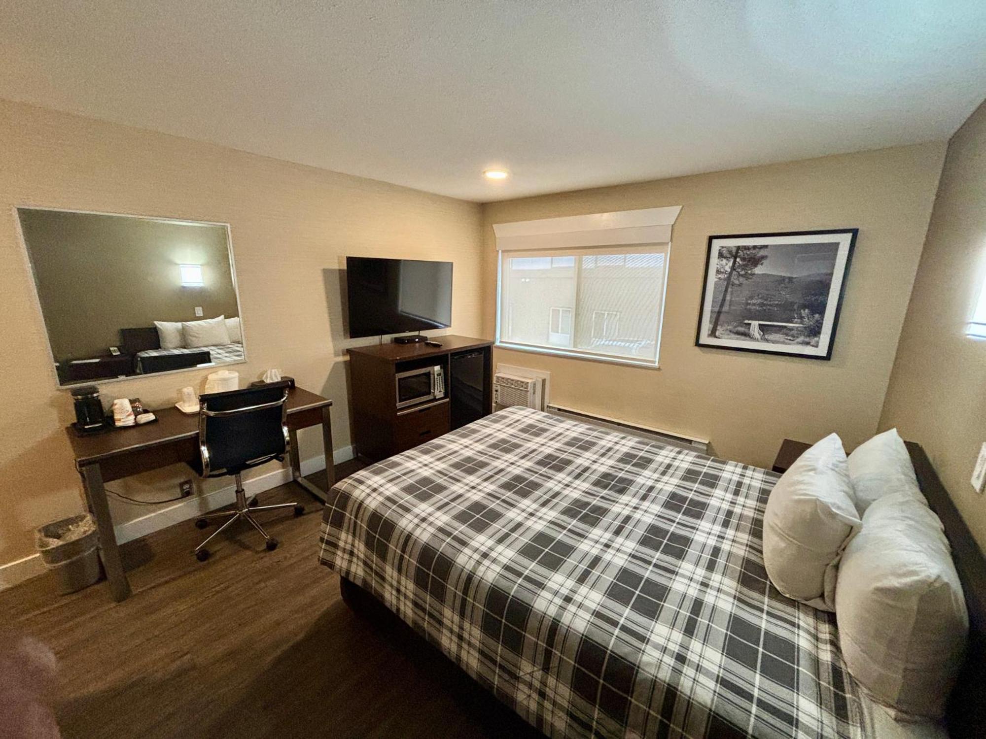 Rodeway Inn & Suites Kamloops Luaran gambar