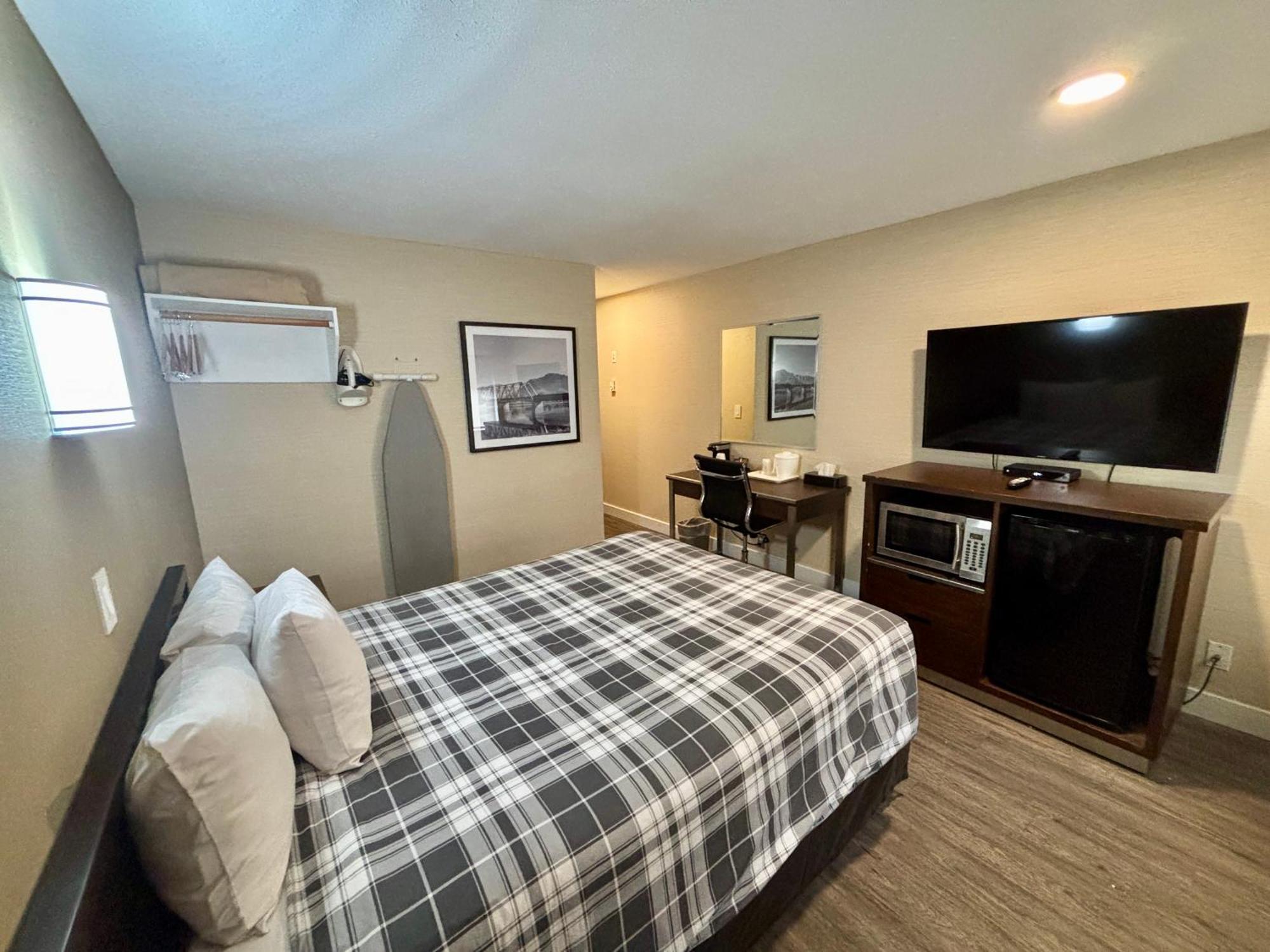 Rodeway Inn & Suites Kamloops Luaran gambar