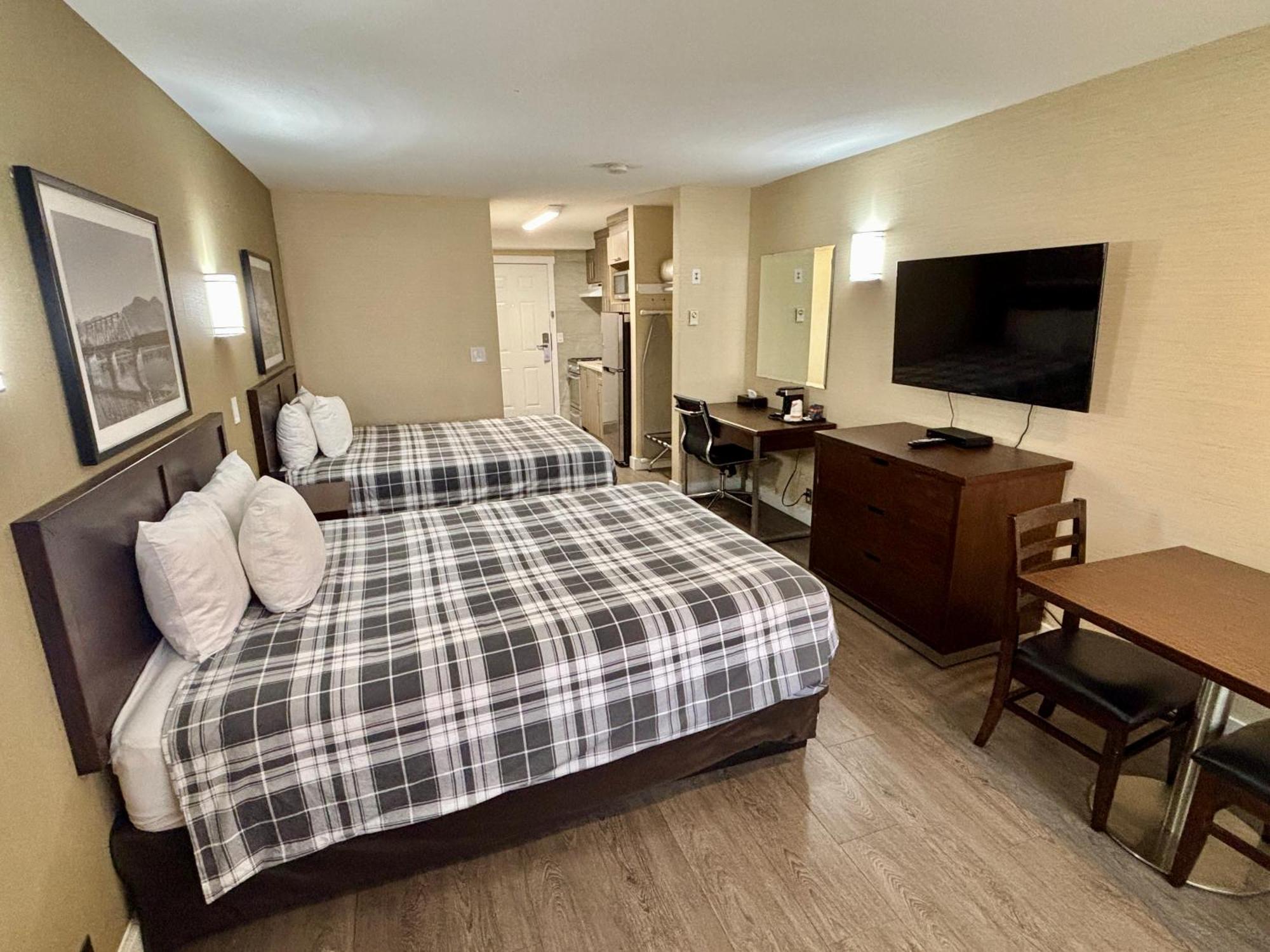 Rodeway Inn & Suites Kamloops Luaran gambar