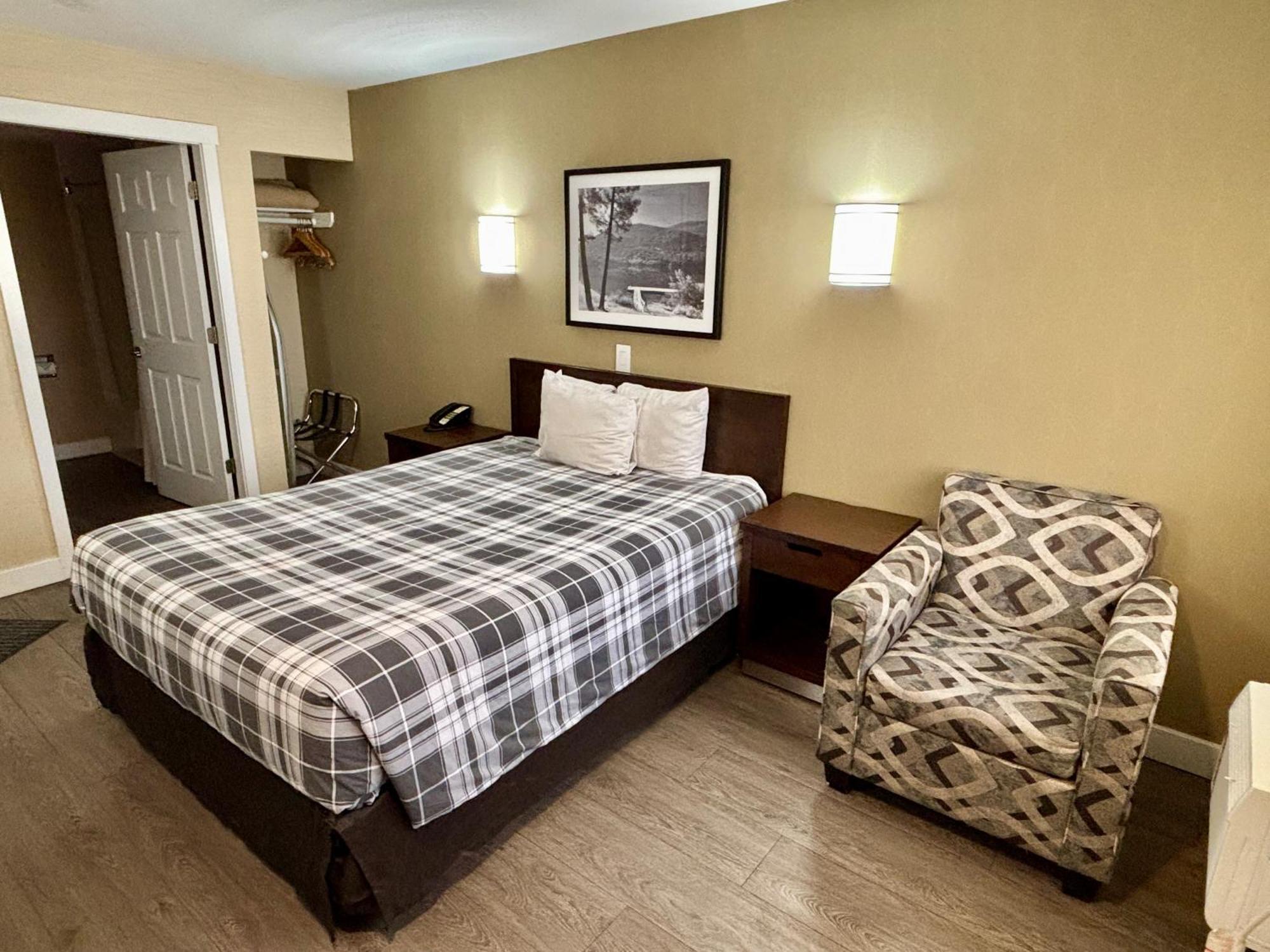 Rodeway Inn & Suites Kamloops Luaran gambar