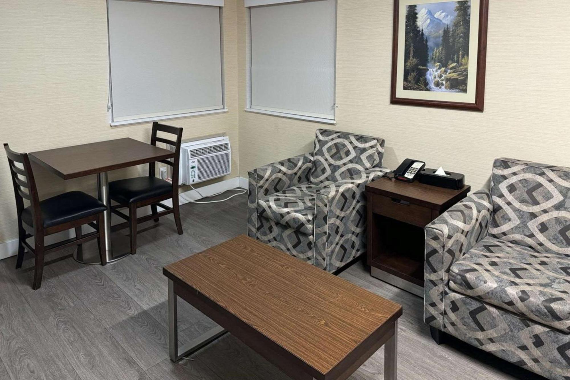 Rodeway Inn & Suites Kamloops Luaran gambar