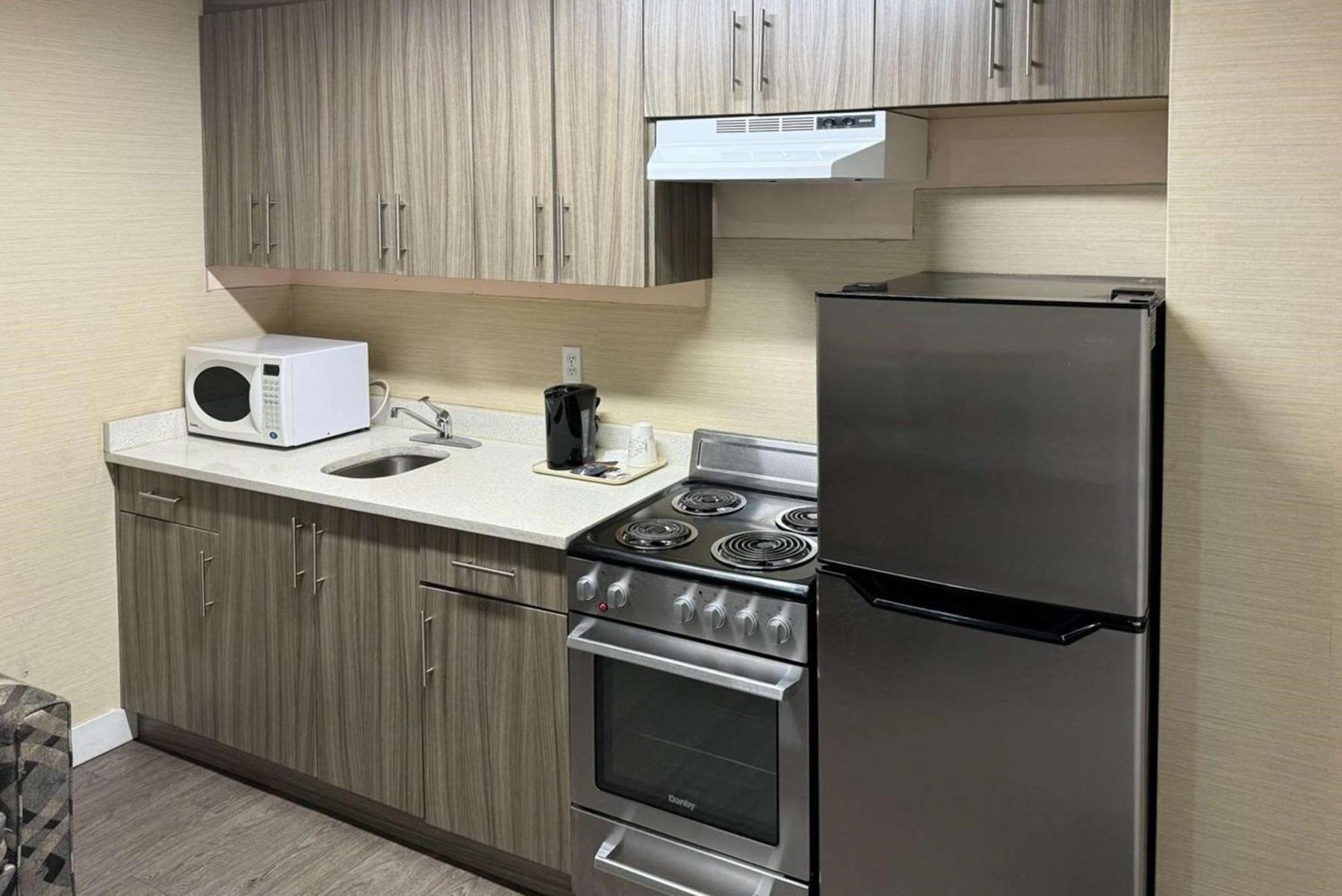 Rodeway Inn & Suites Kamloops Luaran gambar