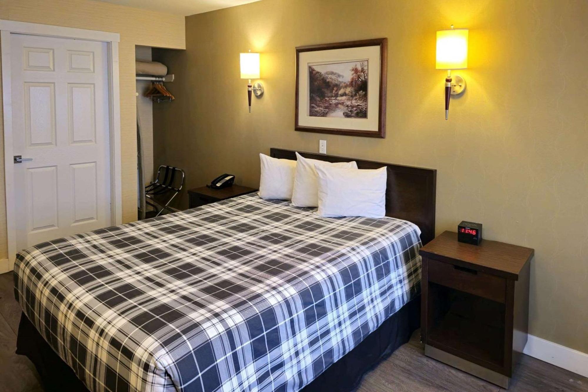 Rodeway Inn & Suites Kamloops Luaran gambar