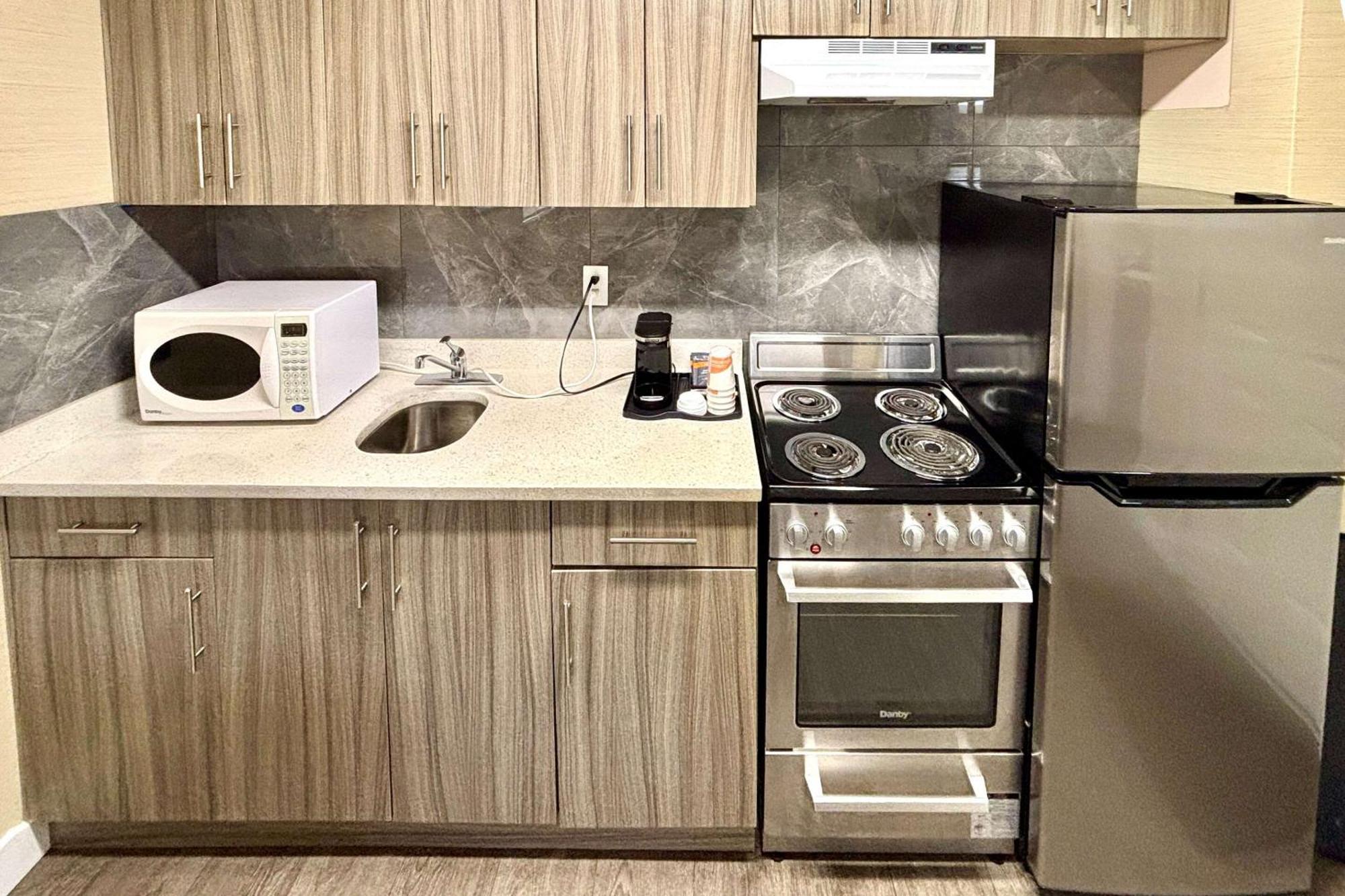 Rodeway Inn & Suites Kamloops Luaran gambar