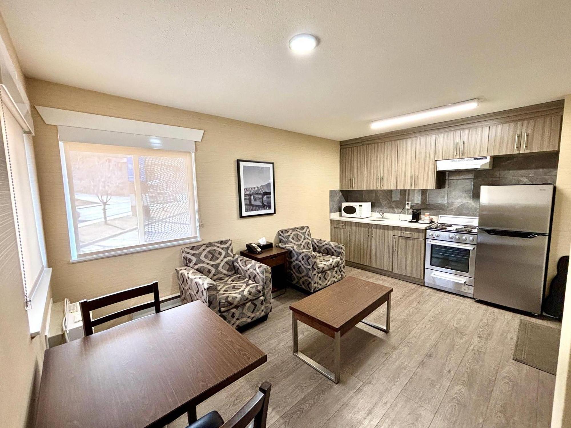 Rodeway Inn & Suites Kamloops Luaran gambar