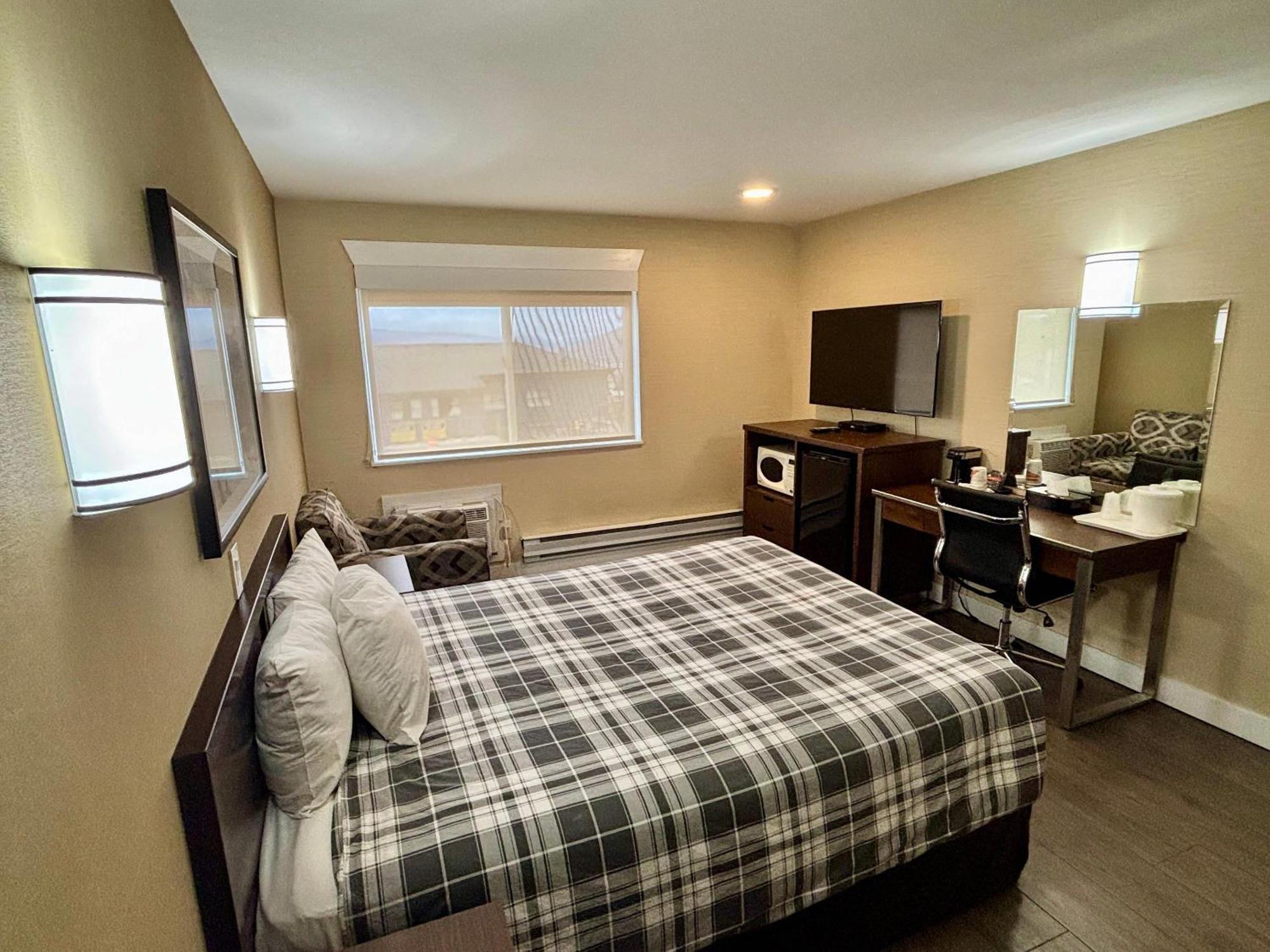 Rodeway Inn & Suites Kamloops Luaran gambar